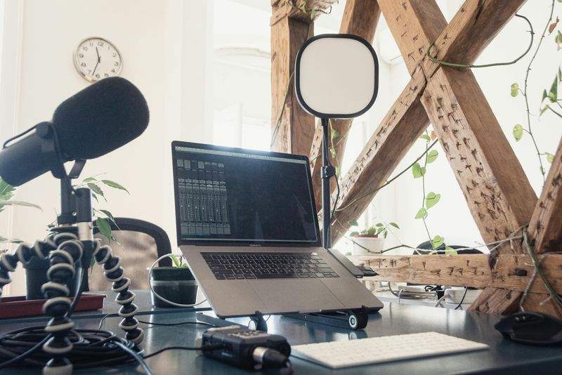HarbourMic Podcast Studio 6